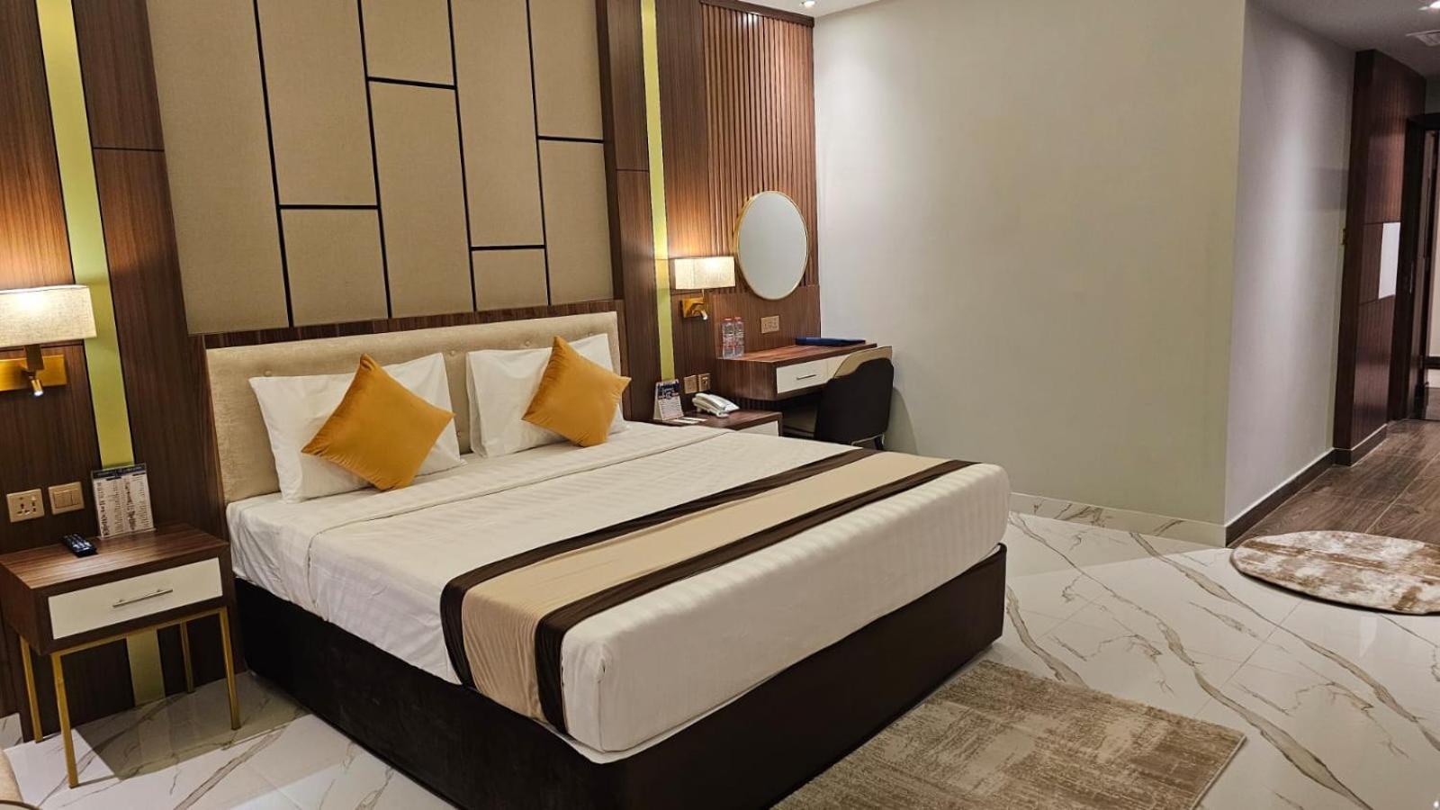 Golden Tulip Deira Hotel Dubai